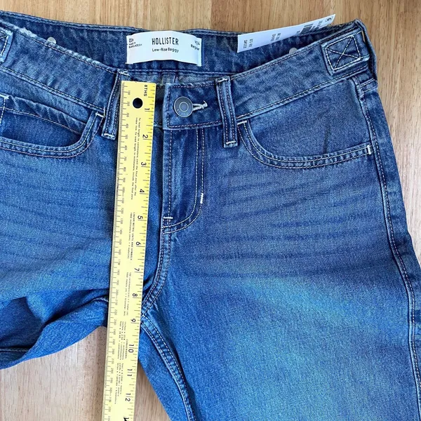 NWT Hollister medium-wash low-rise baggy jeans Size US 00R / W24 Regular - Image 7