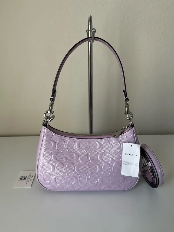 Coach Teri Shoulder Bag In Signature Leather With Heart Charm - Image 3