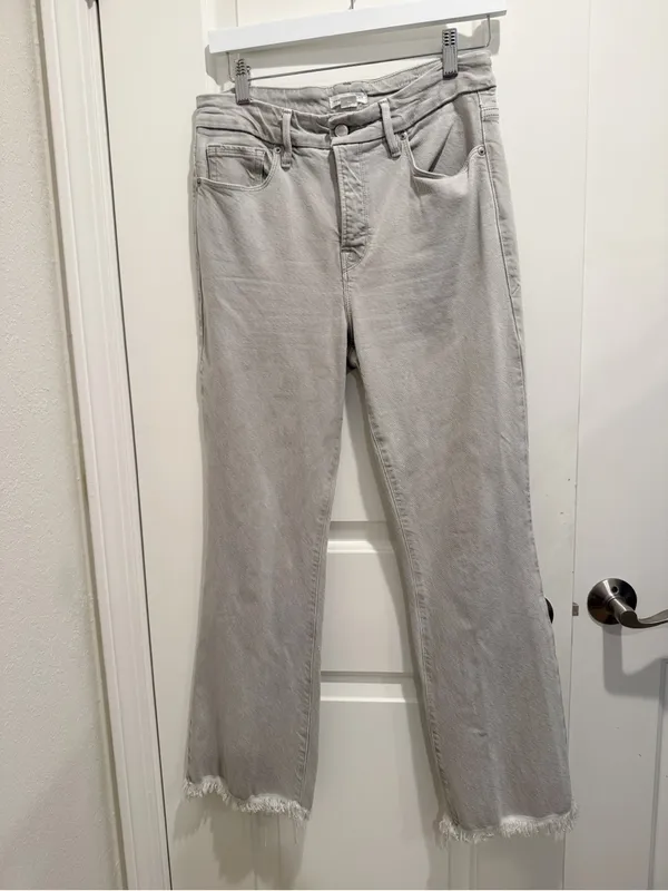 GOOD AMERICAN Good Legs Crop Mini Boot Jeans Amulet003 Grey Wash 6/28 Fray Hem - Image 5