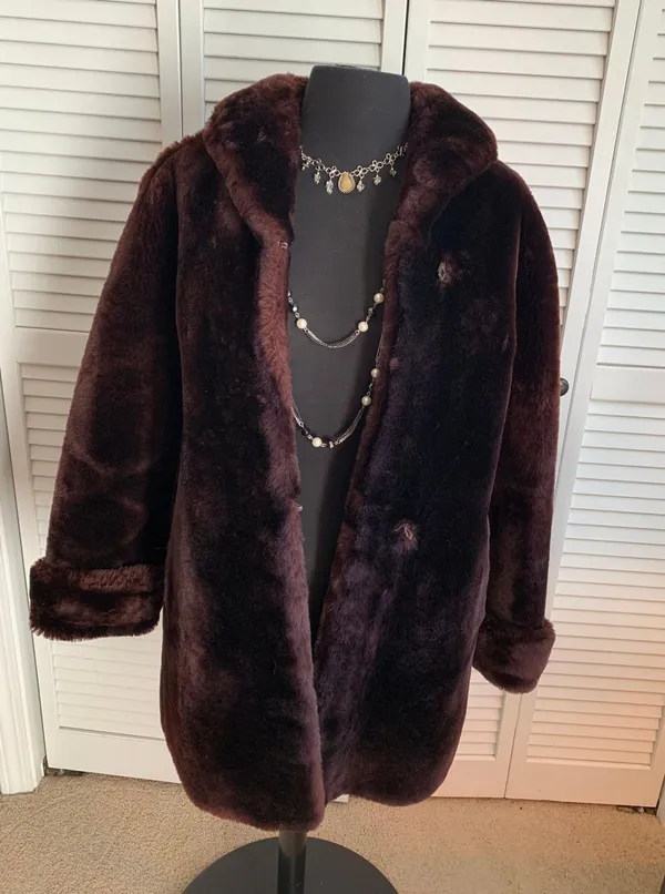 ROSHEKS dubuque Vintage Real Fur Coat - Image 2