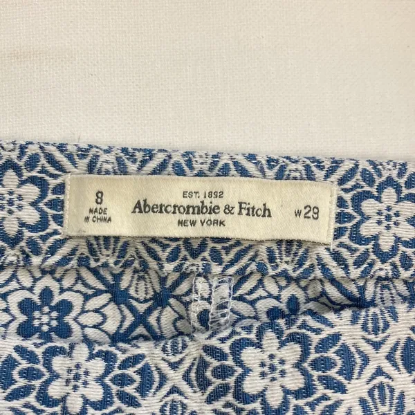 Abercrombie &Fitch| Fancy Blue Tapestry Shorts sz 8 - Image 6
