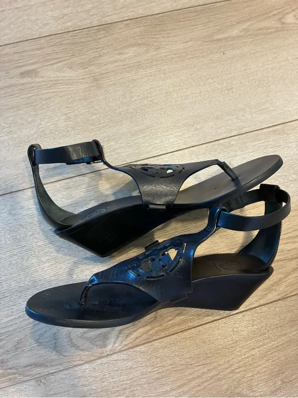 Tory Burch Women’s Zoey Wedge Thong Sandal Black Size 5.5 - Image 3