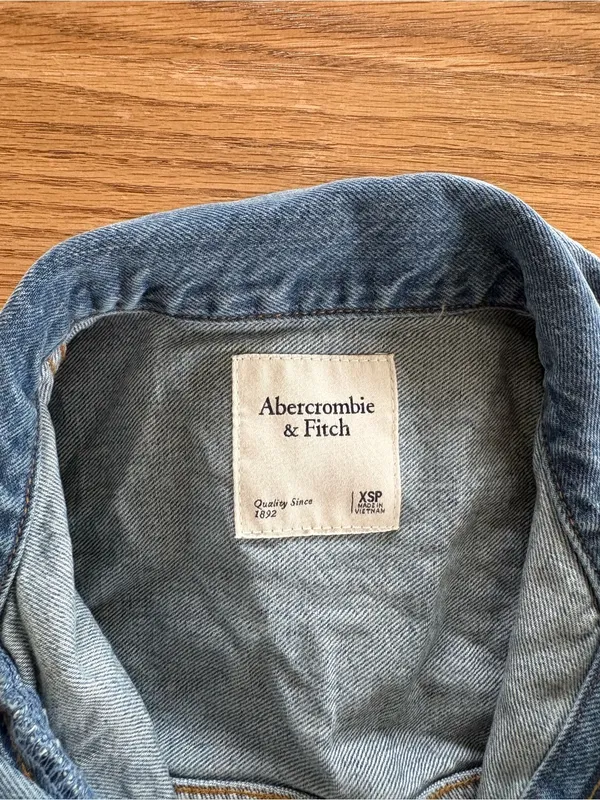 Abercrombie & Fitch Light Blue Denim Jacket - Image 3