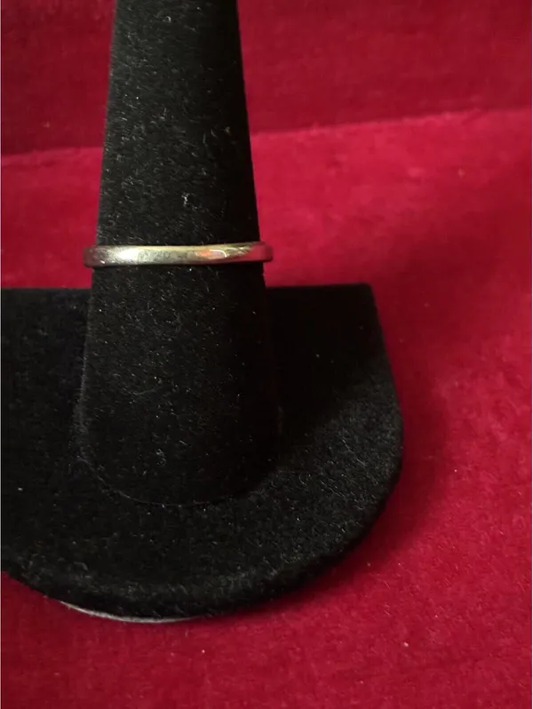 Vintage Silver Tone Faux Emerald Solitaire Ring Green Stone Size 9 - Image 3