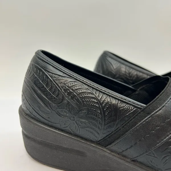 Easy Street Origin Women's Comfort Clogs - Image 5