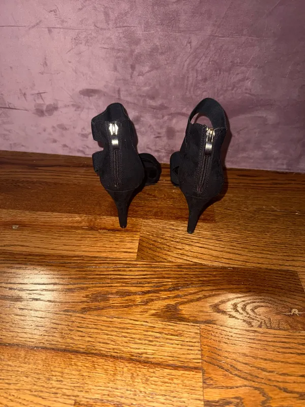 Black suede strappy heels Size 7 - Image 4