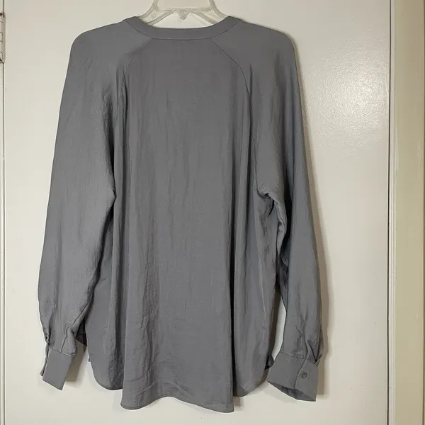Anthropologie Maison d'amelie gray button front long sleeve blouse top large - Image 6