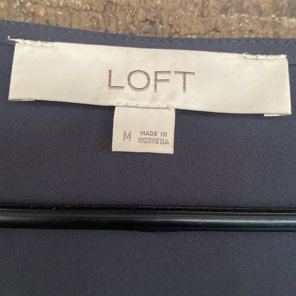 Gorgeous grey Ann Taylor Loft blouse - Image 3
