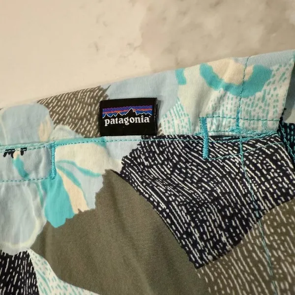 Patagonia Barley Baggies Print Shorts Womens Medium Blue Hibiscus FieldTurquoise - Image 3