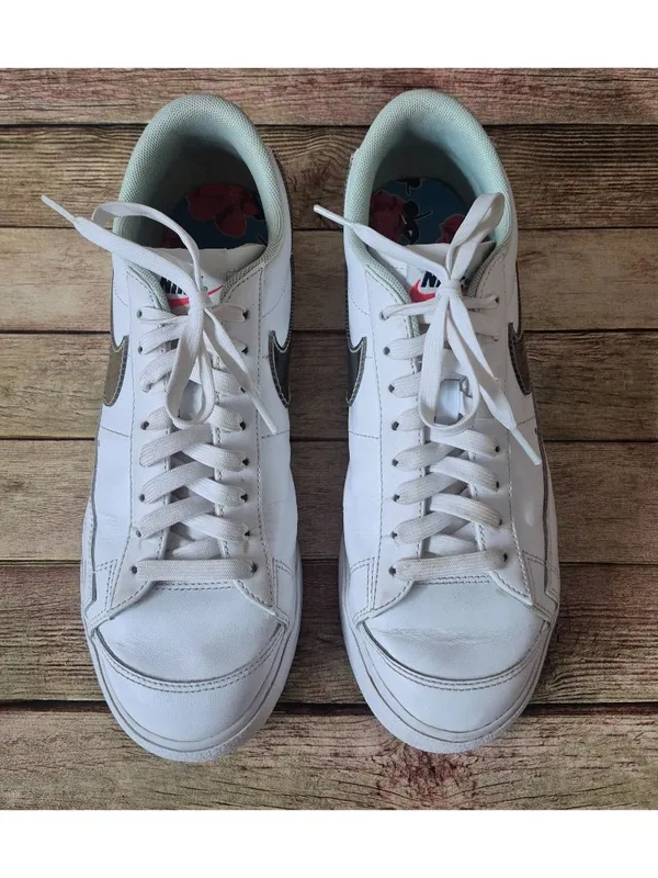 Nike Blazer Low Platform Womens 10 White Metallic Silver Iridescent DQ7654-100 - Image 3