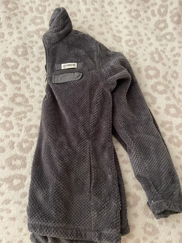 Magellan dark gray crew neck - Image 2