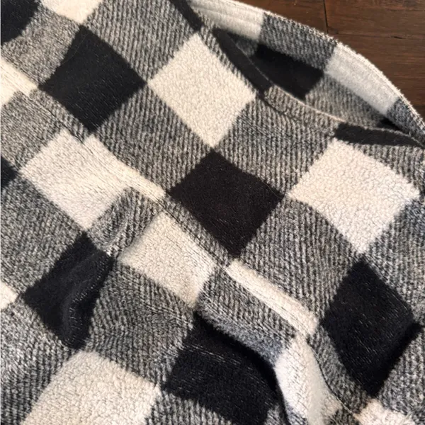 Cozy Black and White Fleece Checkered Button Down Shirt Size M - Image 6
