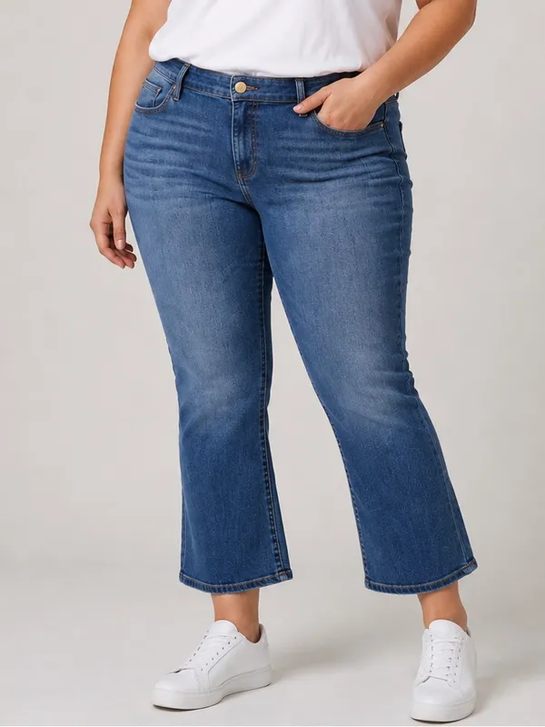FRAME Le Crop Mini Boot Light Wash Cropped Denim High Rise Jeans - Image 8