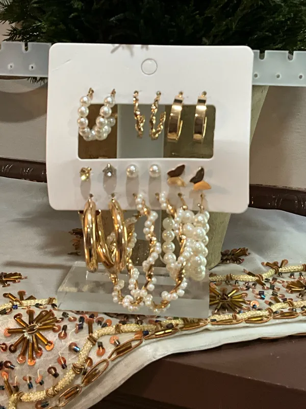 Elegant Gold and pearl earring set - Image 5