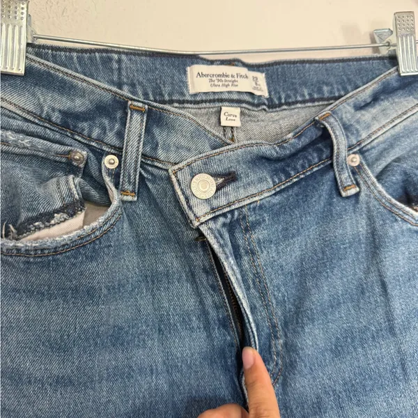 Abercrombie & Fitch curve love 90s Straight ultra high rise Leg Blue Jeans - Image 4