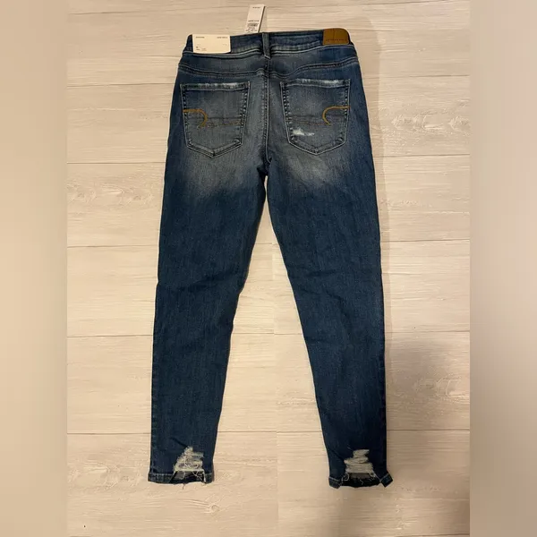 American Eagle Outfitters Women's Dark Blue Distressed Jeans - Image 6