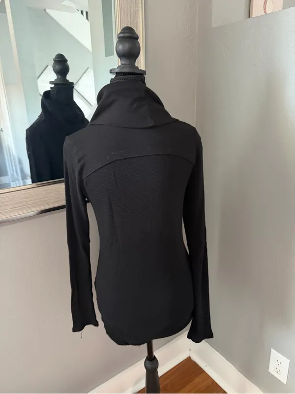 Evereve x Michael Stars thermal waffle-knit cowl neck top black soft medium. - Image 5