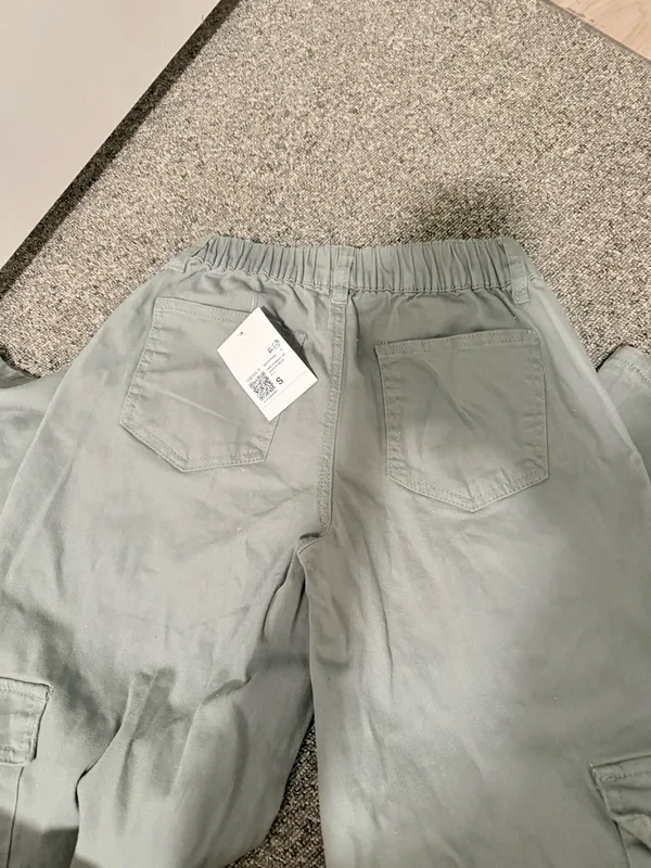 Forever 21 Pants Cargo Green - Image 2