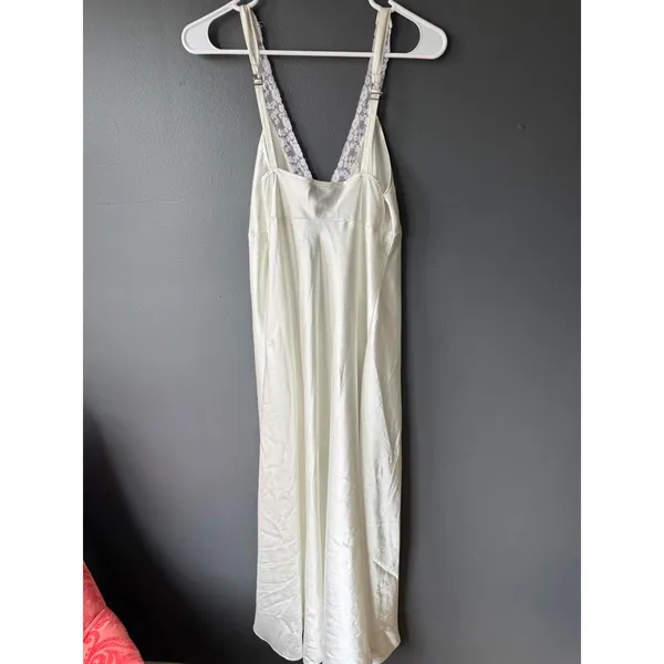 Jones New York Ivory Satin Nightgown with Lace Trim - Image 2