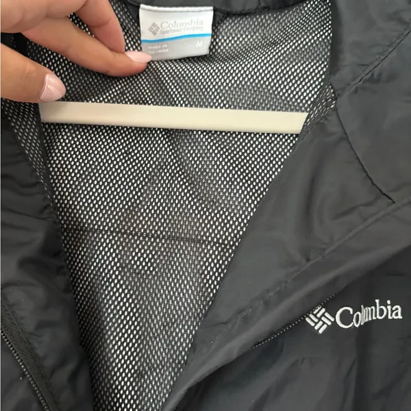 Columbia Black Hooded Women's Rain Jacket - Image 4