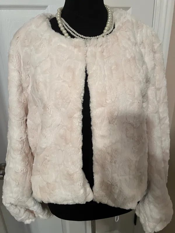 Fuzzy white faux fur fall coat - Image 2