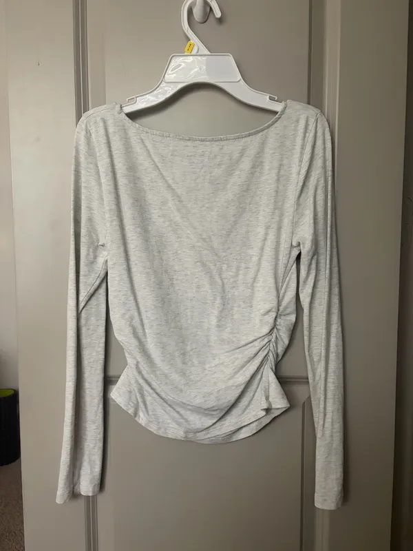 light heather gray ruched longsleeve - Image 2