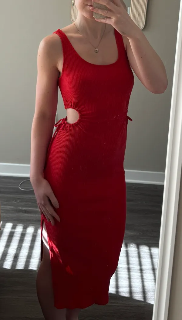 Boutique Red midi dress - Image 2