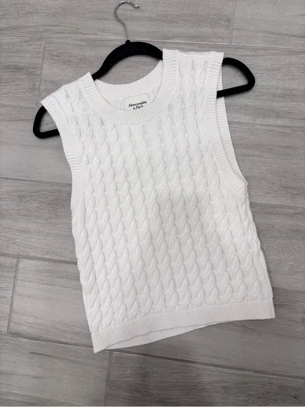 Abercrombie & Fitch White Cable Knit Sleeveless Sweater Vest size Medium - Image 4