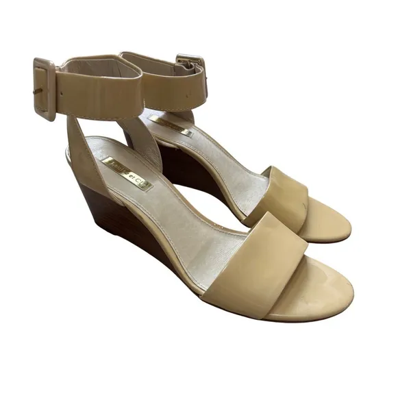 Louise et Cie Nude Patent Leather Ankle Strap Wedge Sandals Size 9N 40 - Image 2