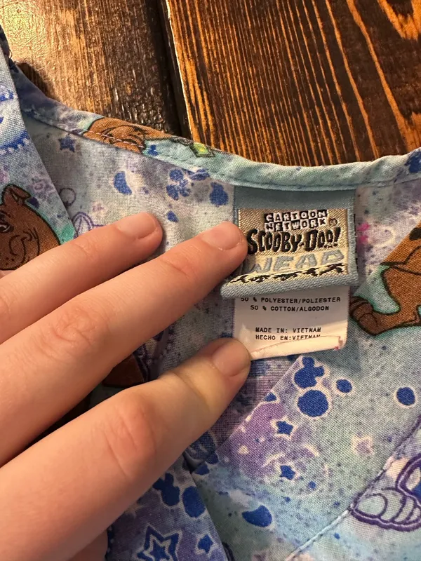 Warner Brothers Scooby Doo vintage 1997 scrub top - Image 3