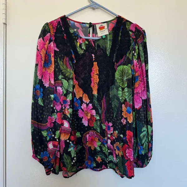 Farm Rio Blooming Garden Blouse Size Medium - Image 2