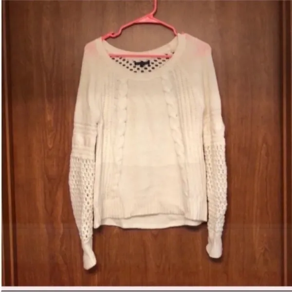 American Eagle Size Small Chunky Classic White Cable Knit Sweater. - Image 3