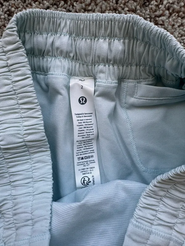 Lululemon Hotty Hot Short 2.5 - Image 2