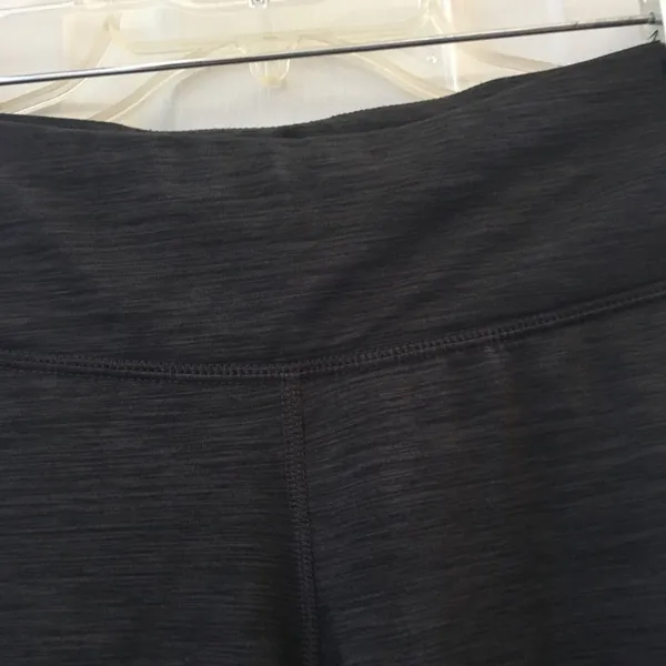 FINAL MARKDOWN Ladies old navy active workout leggings medium - Image 2