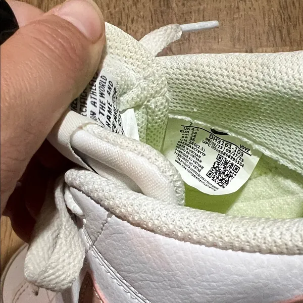 Nike Women's White and Peach Sneakers - Image 5