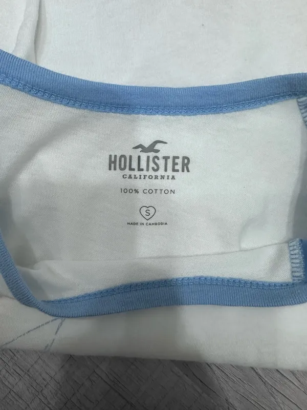 Blue and white graphic Hollister crop - Image 2
