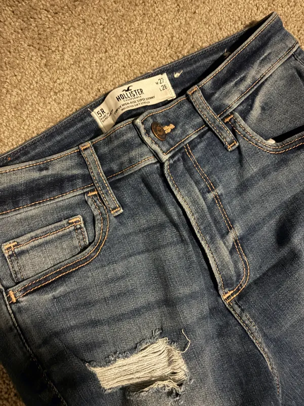 High waisted light wash ripped jeans - Image 3