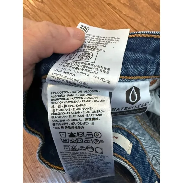 Levi’s wedgie straight high rise button fly raw hem jean size 24 - Image 9