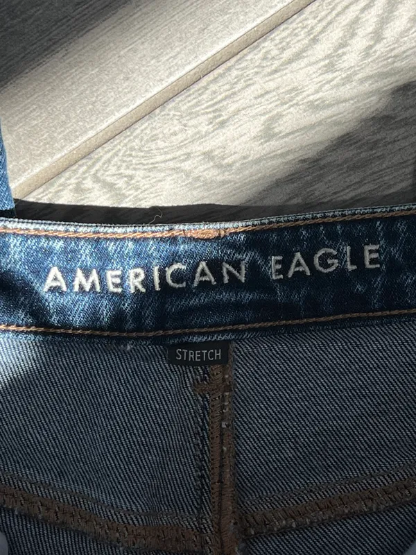 American Eagle Mom Jeans - Image 3
