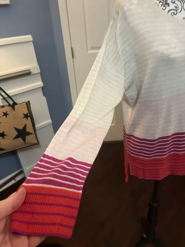 Size Large Lightweight Hi Lo Sweater - Image 4
