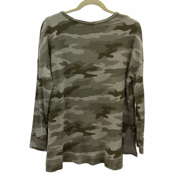 American Eagle Waffle Knit Thermal Green Camouflage V Neck Top Womens Medium - Image 7