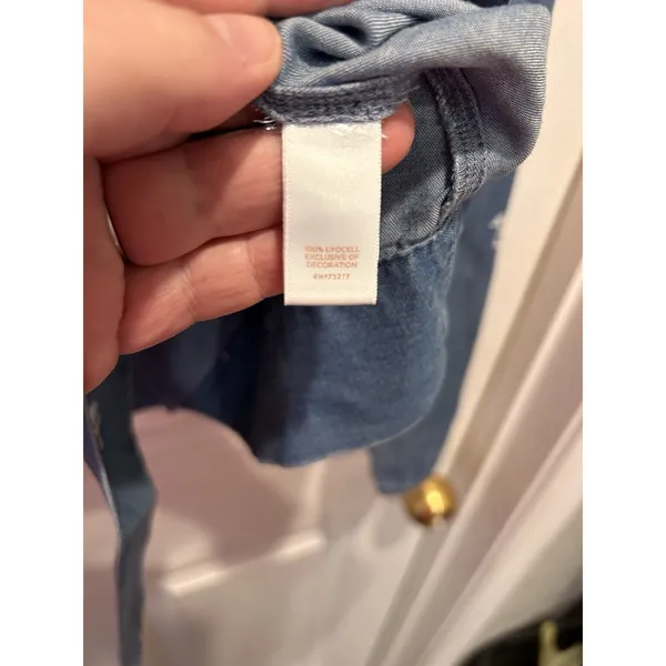 LC Lauren Conrad Blue Floral Embroidered Lyocell Denim Tie Front Shirt‎ Large - Image 6
