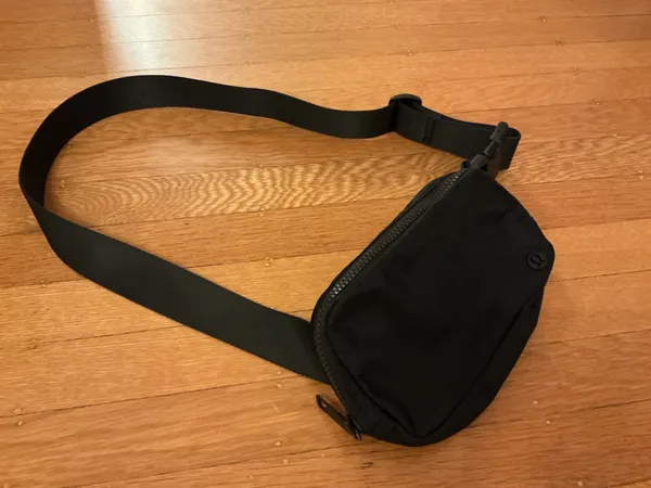 Lululemon Belt Bag Everywhere 1L Black - Image 2