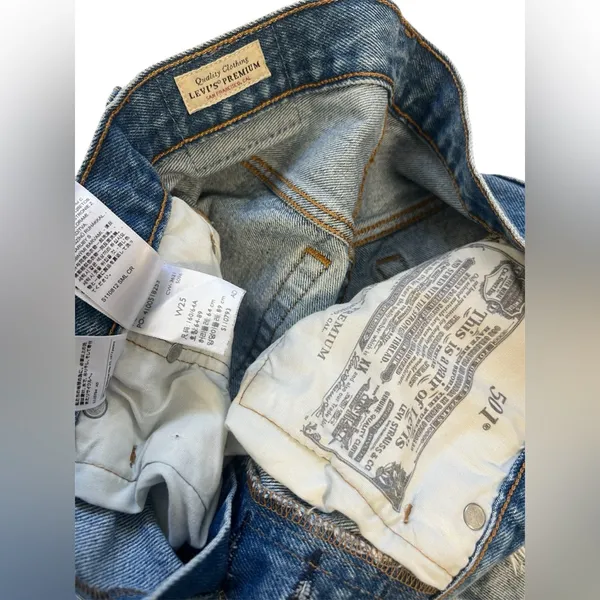 Levi’s Classic High-Rise Distressed Denim Shorts - Blue - Image 4