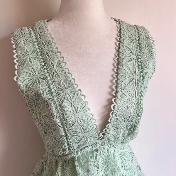 Light Green Tiered Lace V Neck Midi Dress - Image 4