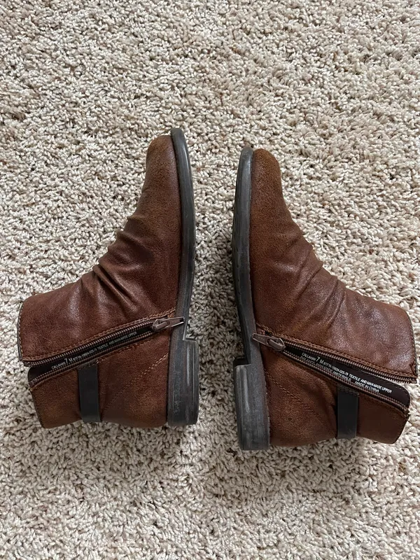 Brown Boots Size 8 - Image 2