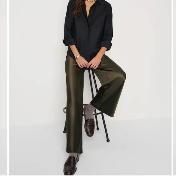 Aritzia Wilfred The Lodge Pant Satin Dark Olive - Image 7
