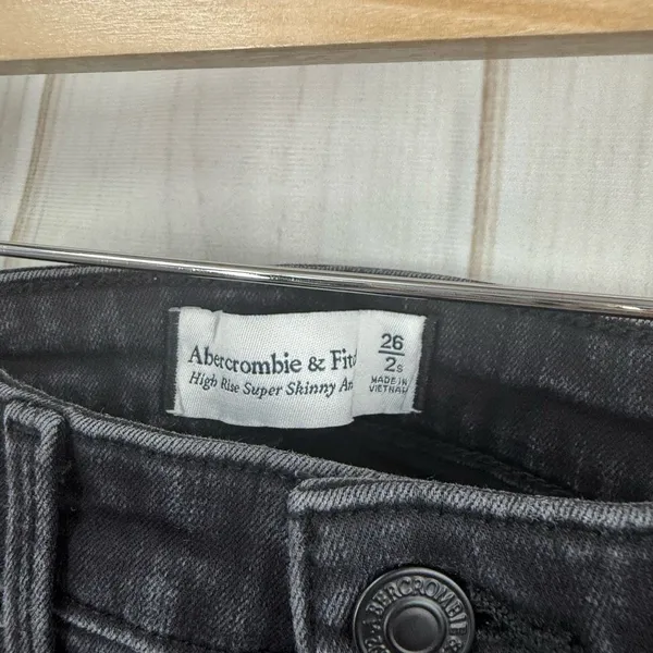 Abercrombie & Fitch Women’s 2 Short High Rise Skinny Jeans Black - Image 2