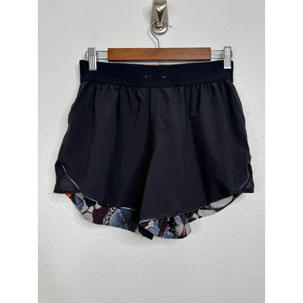 Lululemon Go‎ The Distance Shorts Butterfly Print Size 6 - Image 6
