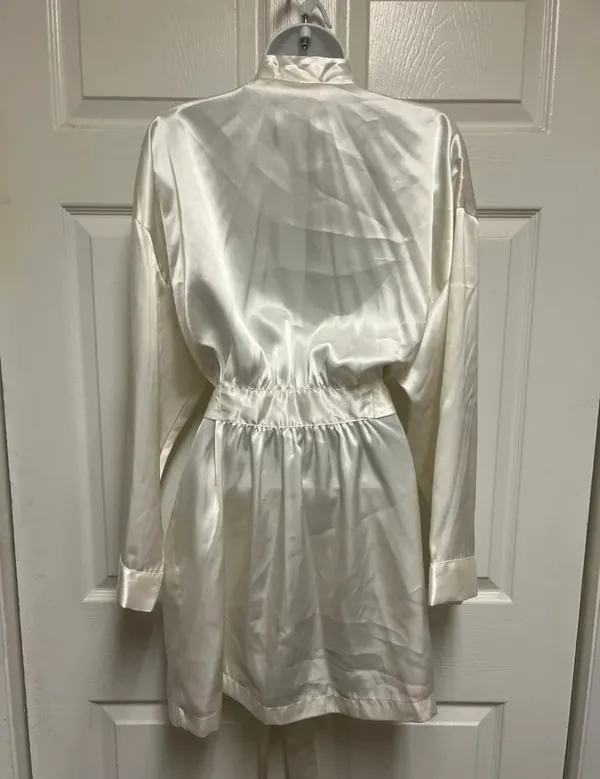 Victoria’s Secret White 3/4 Length Satin Robe - Image 6